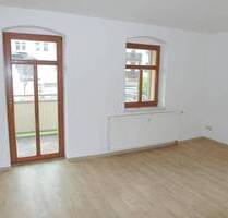 Kleine 2-Zimmer Wohnung mit Balkon, offener Küche, Laminatboden & Bad mit Dusche - Freital