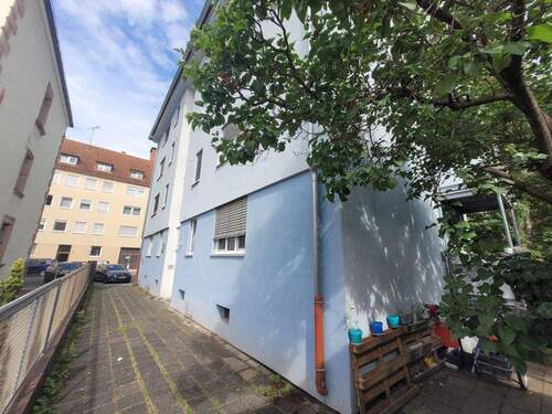 Zum Hauseingang - 