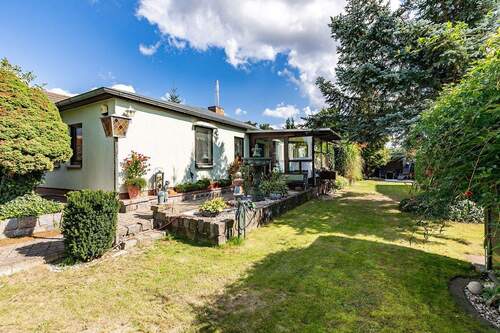 Hausansicht - Einfamilienhaus im Bungalowstil mit Garten nähe Kaulsdorfer Seen