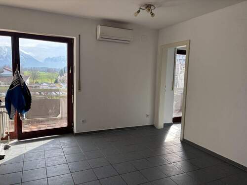 Wohnzimmer - 2 Zimmer Etagenwohnung in Ainring