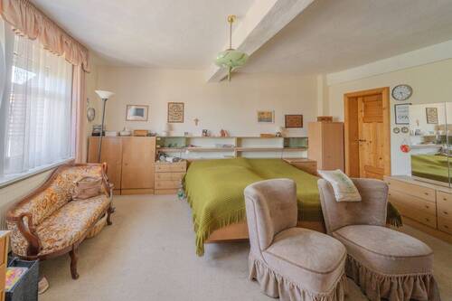 Schlafzimmer mit Zugang zum Bad und Ankleide 1.OG - 