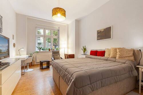 Zimmer 1 - Stilvolle 2-Zimmer-Altbauwohnung im Herzen des Samariterkiezes