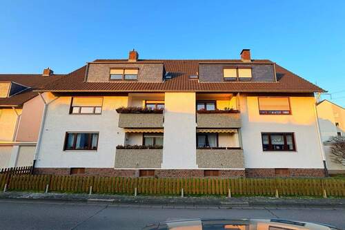 Frontansicht - 4 Zimmer Etagenwohnung zum Kaufen in Leverkusen