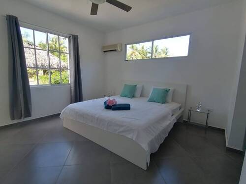 Großes, lichtdurchflutetes Schlafzimmer - 