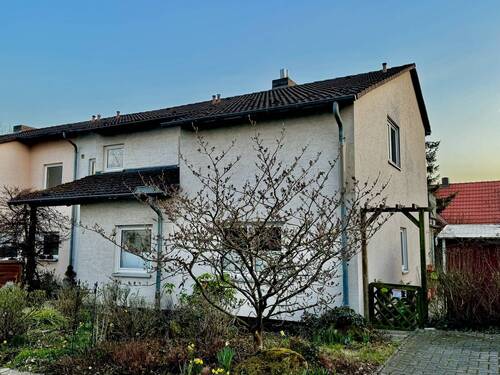 Vorder-Seitenansicht 2-Familienhaus - 3 Zimmer Etagenwohnung zum Kaufen in Kassel / Harleshausen