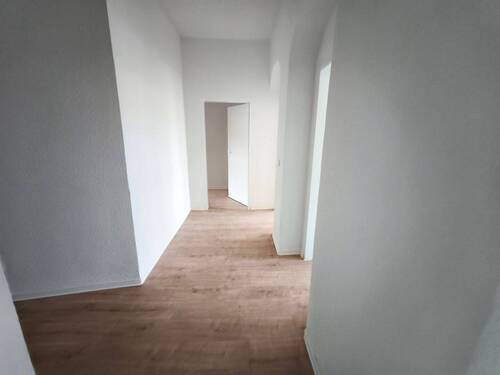 Flurbereich - Zwei Zimmer- Badewanne+Dusche+mitten in Leipzig!