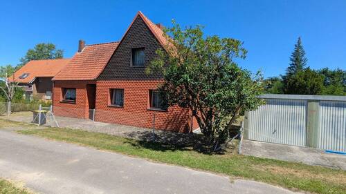 Ansicht West - EFH im grünen Außenbereich mit großzügigem sonnigen Garten, Waldrandlage Süd-Ost