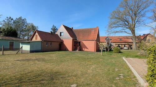 Ansicht Ost - 7 Zimmer Einfamilienhaus in Burgdorf
