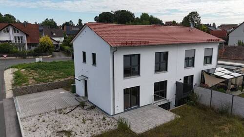 Referenzobjekt - 4 Zimmer Doppelhaushälfte zum Kaufen in Winkelhaid