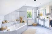 KI Elternbad mit Dusche und Wanne Dachgeschoss - 