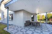 überdachter Terrassenbereich - 
