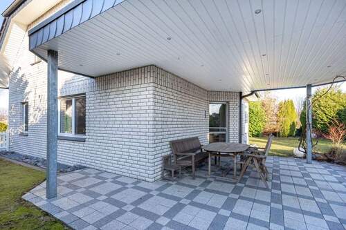 überdachter Terrassenbereich - 