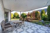 überdachter Terrassenbereich - 