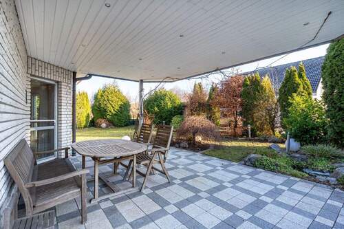 überdachter Terrassenbereich - 