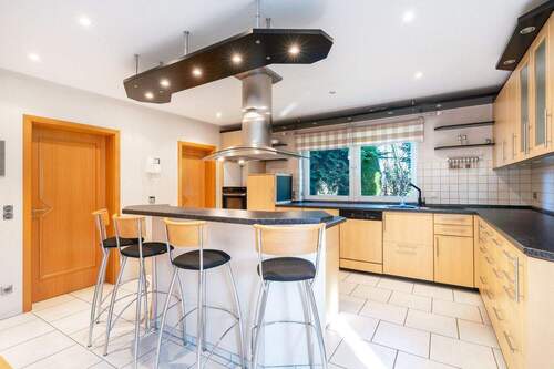 Küche mit Essplatztheke - 