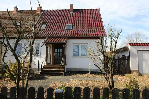 Hausansicht - Zuhause im Grünen - Moderne Doppelhaushälfte mit Wärmepumpe und großzügigem Grundstück im Havelland