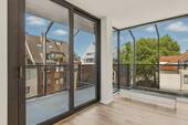 Wohnzimmer - Exklusives Wohnen in Düsseldorf-Oberkassel - Sanierte 2-Zimmer-Wohnung mit Eckbalkon