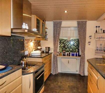 Einbauküche - Besitz der Mieter - 6 Zimmer Mehrfamilienhaus, Wohnhaus zum Kaufen in Parkstein