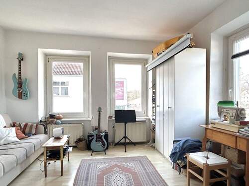 Wohnzimmer - 2 Zimmer Etagenwohnung zum Kaufen in Augsburg