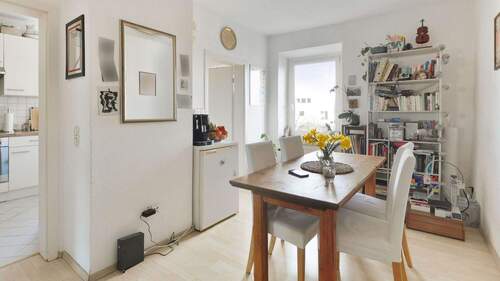 Wohnbereich - Etagenwohnung mit 50,00 m&sup2; in Augsburg zum Kaufen