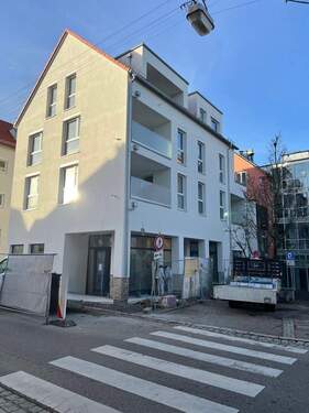 Gebäudeansicht 11/2025 - Etagenwohnung mit 79,50 m&sup2; in Fellbach-Oeffingen zum Kaufen