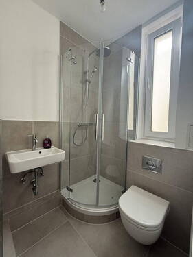 Duschbad - 4 Zimmer Etagenwohnung zur Miete in Lübeck