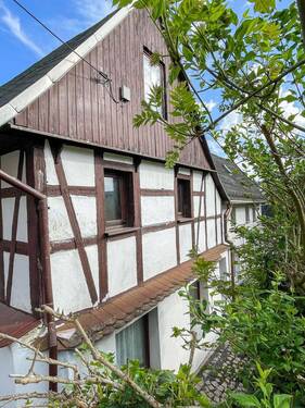 Seitenansicht mit Anbau - 6 Zimmer Einfamilienhaus in Meerane