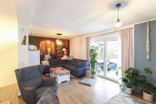 Wohnzimmer - Moderne DHH mit eigenem Garten in Ortsrandlage von Velden!