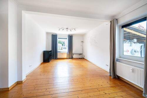 Vorderhaus Wohnzimmer EG - 1 Zimmer Einfamilienhaus in Schloß Holte-Stukenbrock