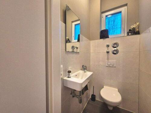 Gäste WC.jpg - Mehrfamilienhaus, Wohnhaus mit 182,00 m&sup2; in Kressbronn am Bodensee zum Kaufen