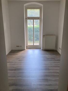 Büroraum mit Zugang zum Balkon - 5 Zimmer Büro in Chemnitz
