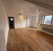 Traumhafte 2-Zimmer-DG Wohnung mit Balkon und Bergblick. Erstbezug nach Sanierung. Mit Stellplatz. - Landsberg am Lech