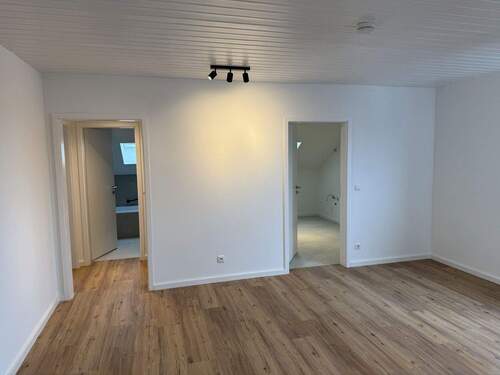 Blick zum Bad und zur Küche - 2 Zimmer Etagenwohnung zum Kaufen in Landsberg am Lech