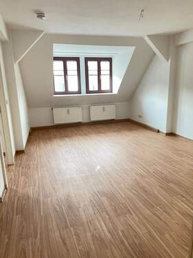 Helle Dachgeschosswohnung - 2 Zimmer Etagenwohnung zur Miete in Görlitz