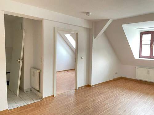 Helle Dachgeschosswohnung - 2 Zimmer Etagenwohnung in Görlitz
