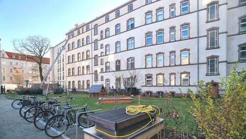 Garten mit Fahrradstellplatz - 