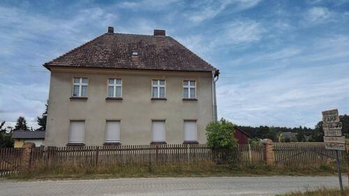 Ansicht Wohnhaus - 7 Zimmer Einfamilienhaus zum Kaufen in Krauschwitz