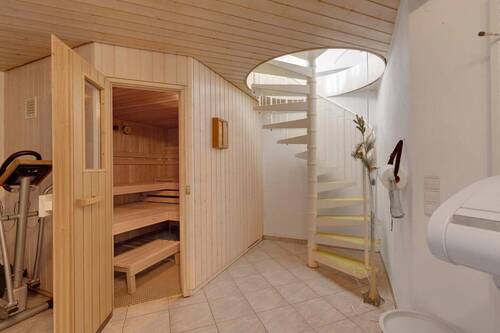 Sauna und Wendeltreppe - 