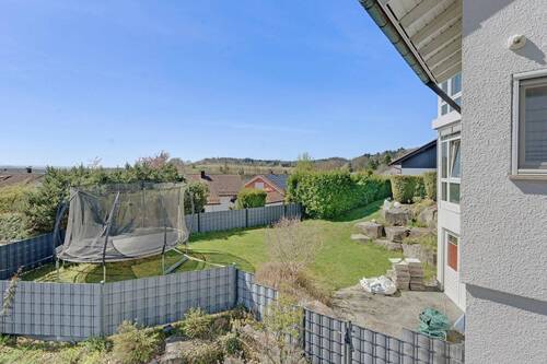 Vordere Gartenbereich - 8 Zimmer Einfamilienhaus zum Kaufen in Oppenweiler