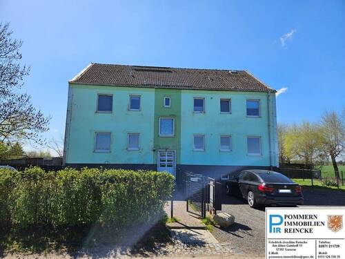 Hausansicht,Parkflächen.jpg - 6 Zimmer Etagenwohnung in An
