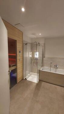 Bad mit 2 Tageslichtfenstern - Etagenwohnung mit 98,00 m² in Berlin zur Miete