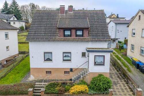 Eingangsbereich - 5 Zimmer Einfamilienhaus zum Kaufen in Solms