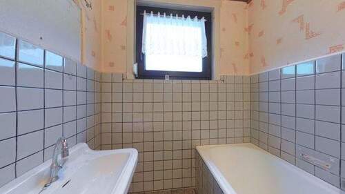 Badezimmer - Einfamilienhaus mit 118,00 m&sup2; in Solms zum Kaufen