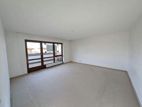 Großes Wohnzimmer mit Zugang zur Terrasse - Etagenwohnung mit 63,00 m&sup2; in München zum Kaufen