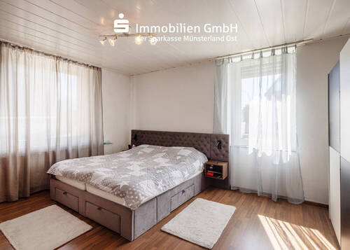 Schlafzimmer (EG) - Mehrfamilienhaus, Wohnhaus mit 189,00 m&sup2; in Beckum zum Kaufen