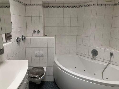 Badezimmer - Etagenwohnung mit 101,00 m&sup2; in Flörsheim zum Kaufen