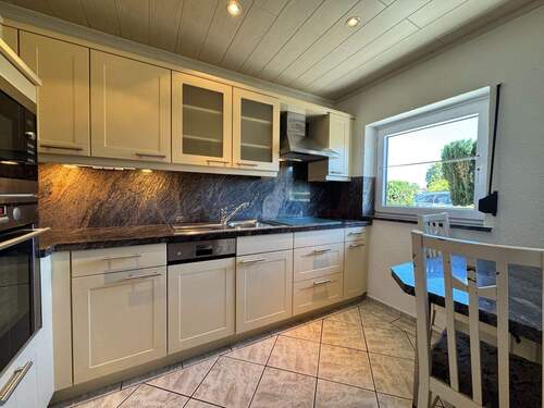 Neuwertige Küche von 2006 - 