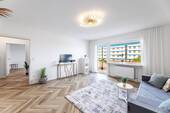 Wohnzimmer mit Balkon - 