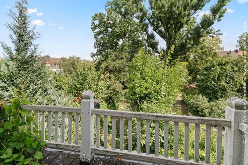 ... mit Balkon (5,90m²/2,95m² Wfl.) - 