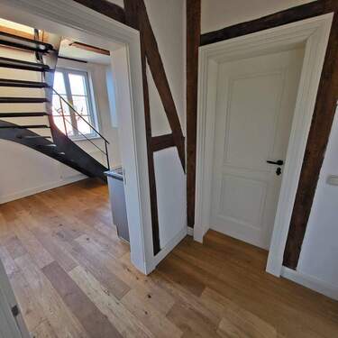 im Flur zur Wohnküche u. Bad - 